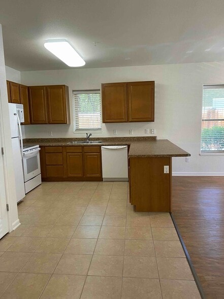 KITCHEN - 1212 Walnut Ave