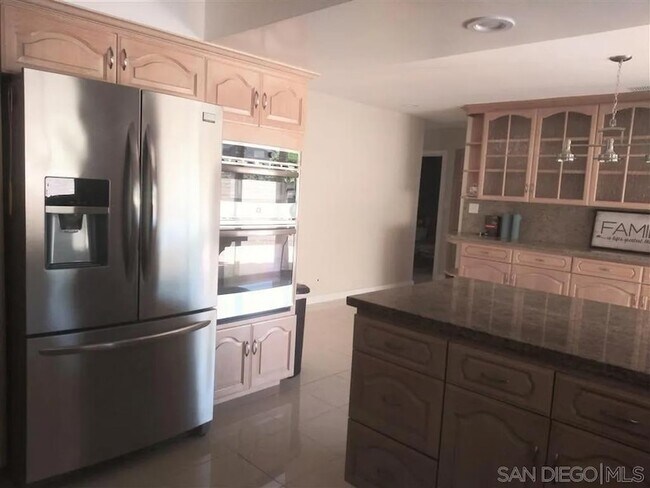 Building Photo - 8888 La Jolla Scenic Dr N