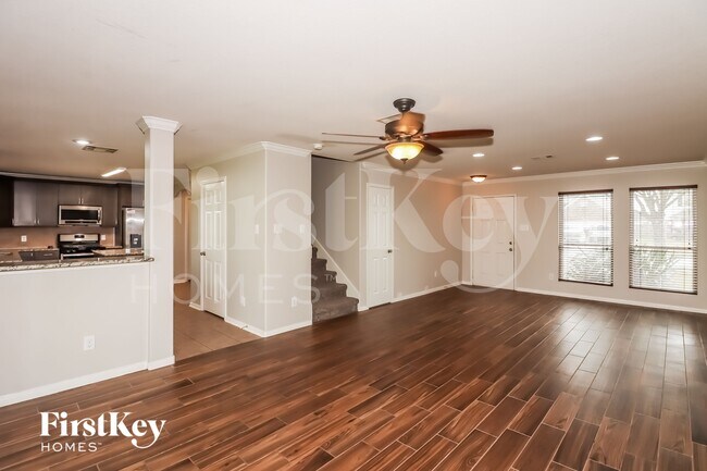 Building Photo - 5631 Cinnamon Lake Dr