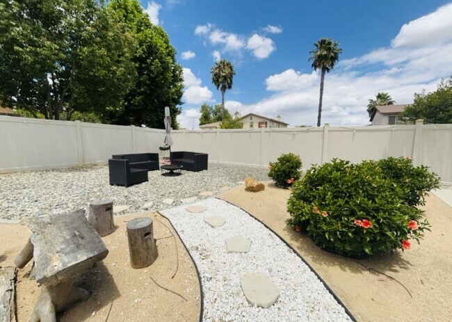 Building Photo - 15425 Brasa Ln