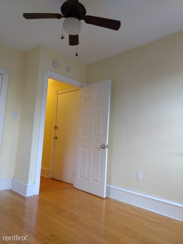 Building Photo - 22 School Ln