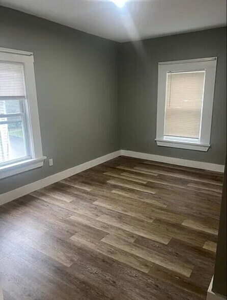 Building Photo - 78 Main St