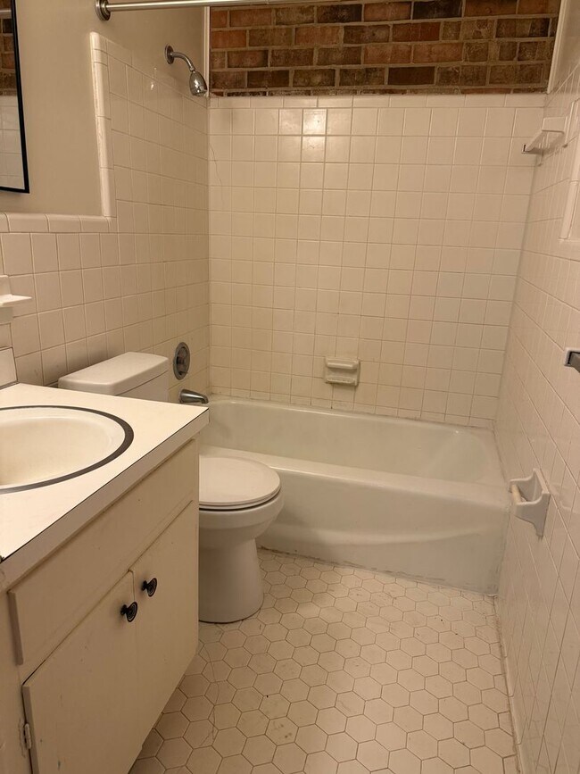 Building Photo - 2 Bedroom End Unit with New Flooring, Appliances & Fresh Paint!