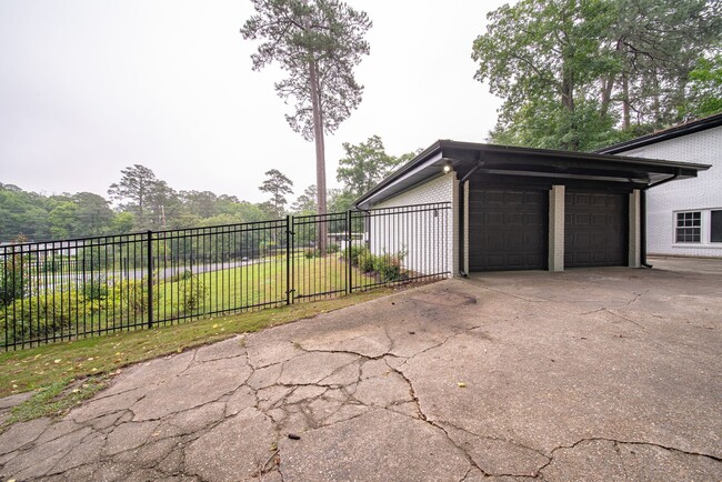 Building Photo - 4 bedroom/3 bath, 3711 sqft in Midtown!