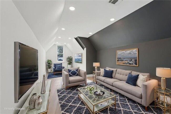 Building Photo - 120 Thome Dr