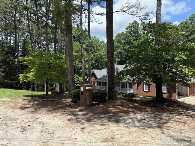 Building Photo - 12265 King Cir
