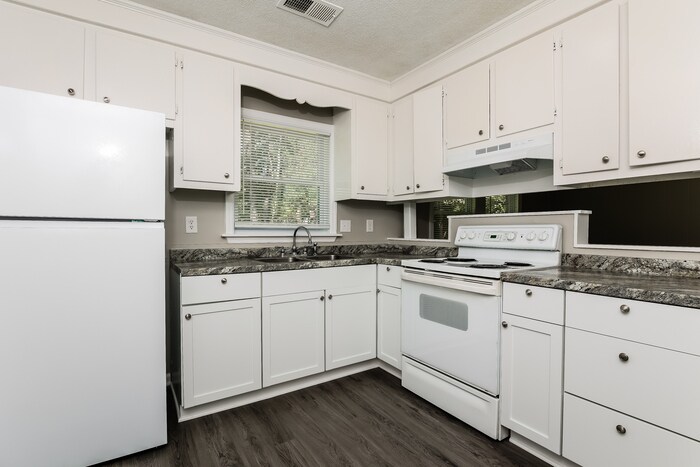 Building Photo - 102 Bluebell Ave