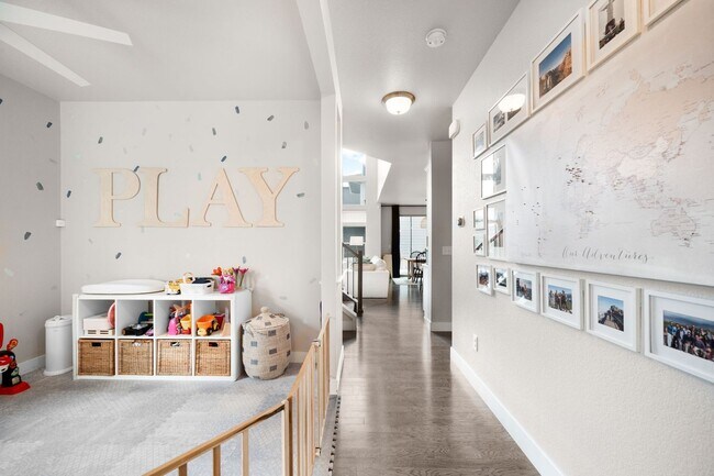 Building Photo - Spacious 5BD, 4.5BA Denver Home with Finis...