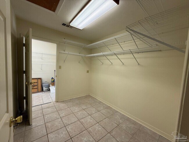 Building Photo - 3801 N 12th Ave