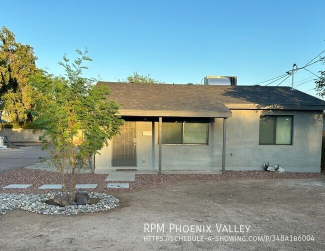 No Carpet + Custom Paint Central Phx 3/2 D... 2631 N 28th St Phoenix