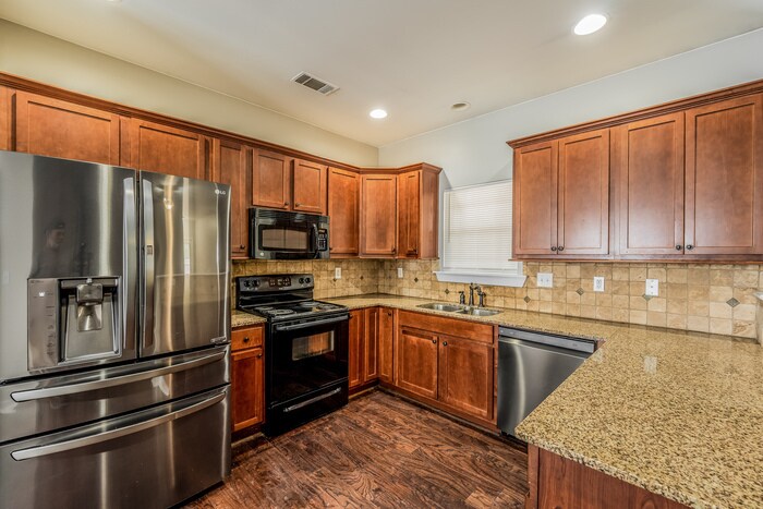 Building Photo - 245 Hathaway Ln