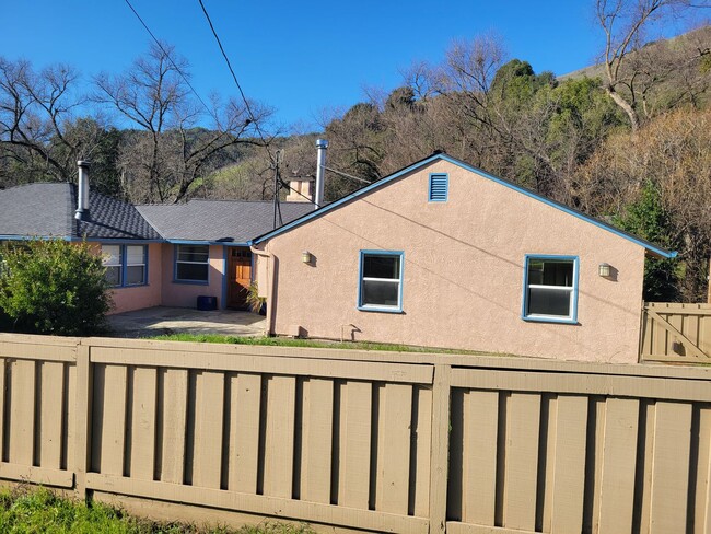 Building Photo - Incredible Country Style Duplex in Crow Ca...