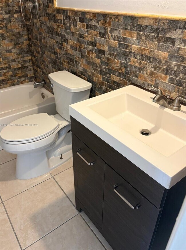 Building Photo - 220 SW 7th St