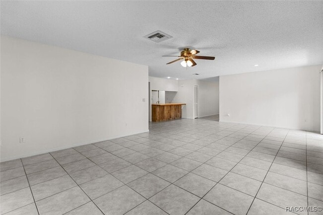 Building Photo - 83 Golfview Dr