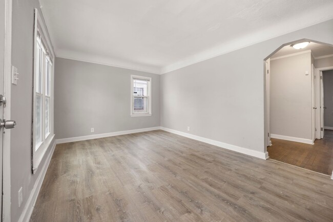 Building Photo - Renovated 3 bedroom bungalow $1250/month