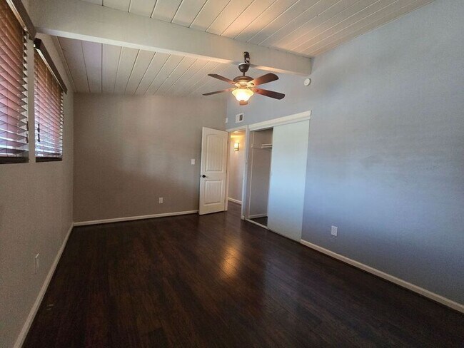Building Photo - 5539 Baja Dr