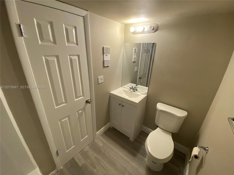 Building Photo - 2771 Riverside Dr