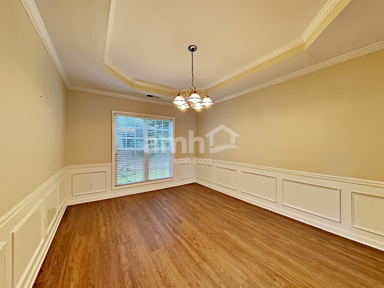 Building Photo - 1664 Crittenden Ln