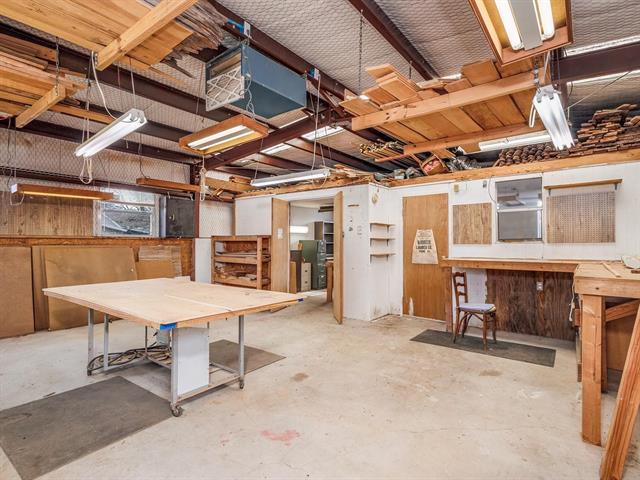 Building Photo - 2008 10th St