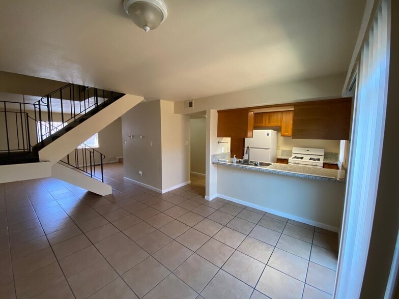 Kitchen/Dining room - 4223 Weymouth Ln