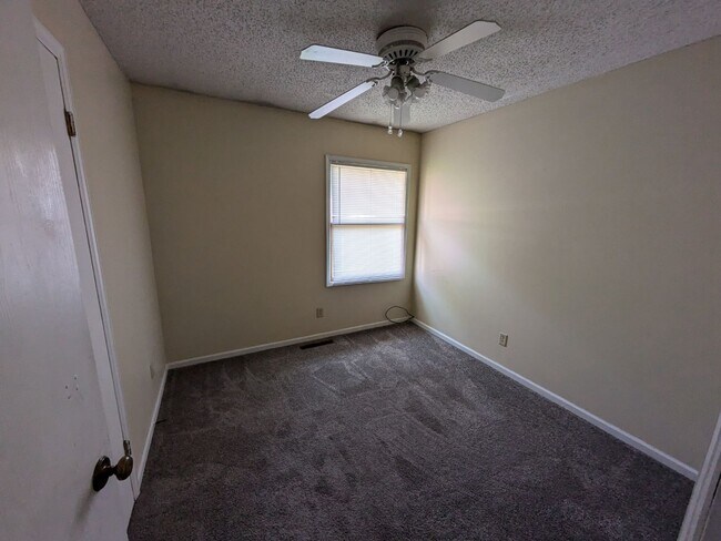 Building Photo - 1806 W 40th St