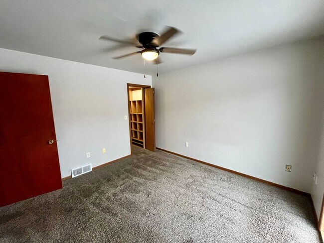 Building Photo - 4108-4108 E Jelinek Ave