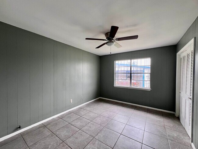 Building Photo - 110 N Malinche Ave