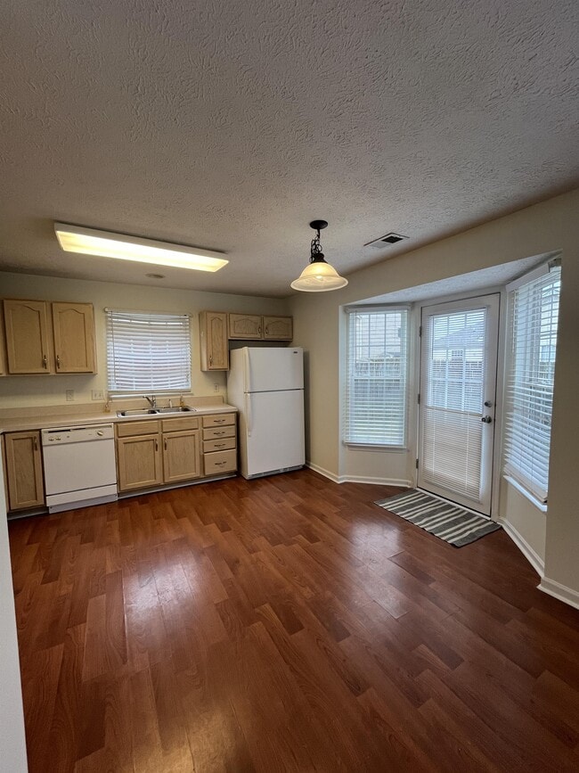 Building Photo - 2630 River Meade Way