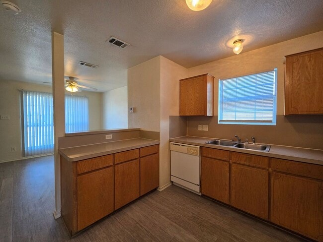 Building Photo - AVAILABLE NOW!