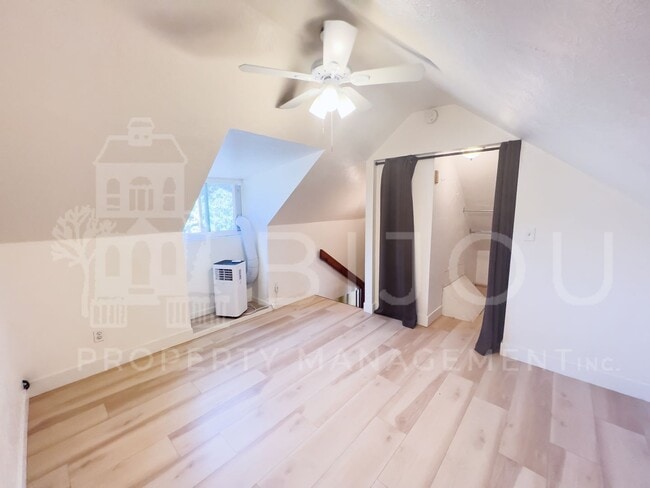 Building Photo - Patty Jewett Bungalow