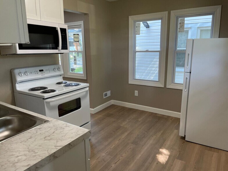 Building Photo - 1615 Lawton Ave