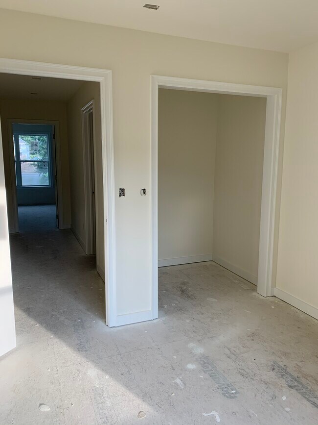 Building Photo - 36 Vly Rd