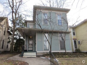Building Photo - 1121 W Berry St