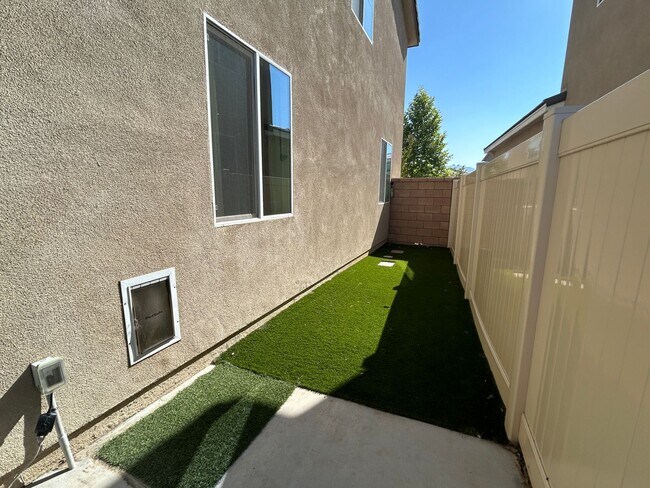 Building Photo - 1155 Coriander St