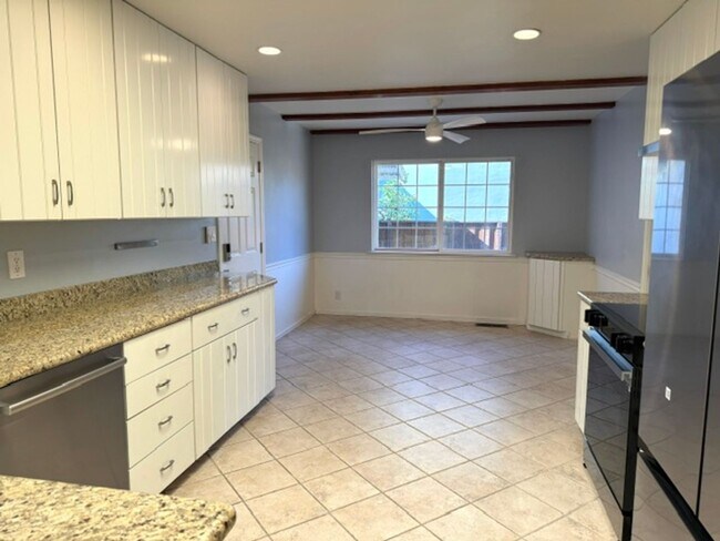 Building Photo - Beautiful 3 bedroom, 2 bath single level home in the Woodlands-Walnut Creek