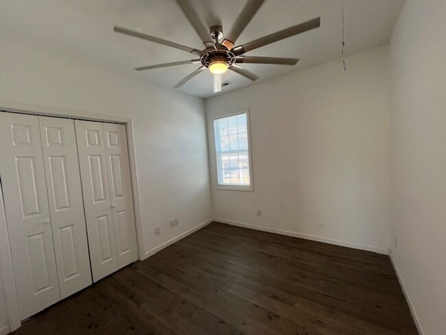 Building Photo - 3 bedroom, 2 bathroom built in 2020 near downtown!