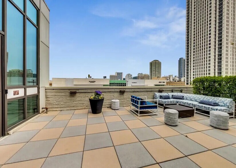 Building Photo - 660 W Wayman St