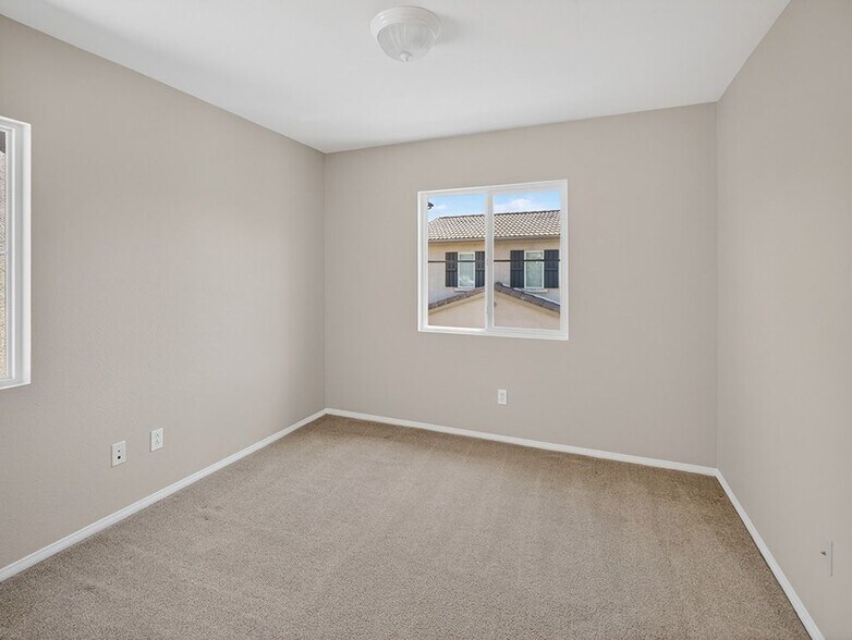 Building Photo - 28782 S Lake Dr