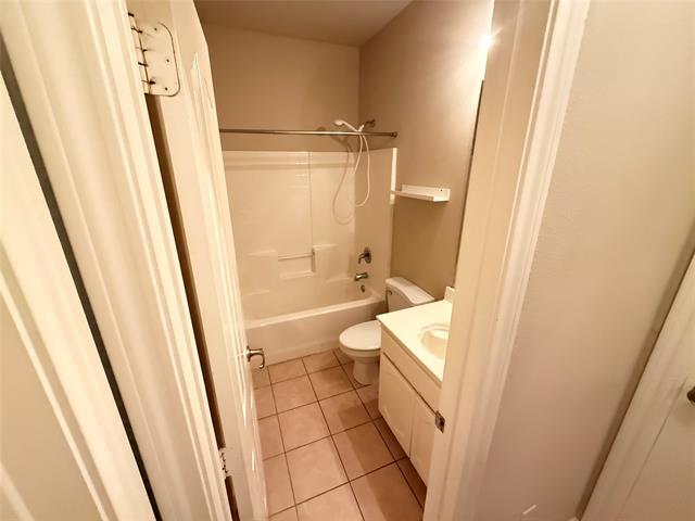 Building Photo - 10605 Foothill Dr