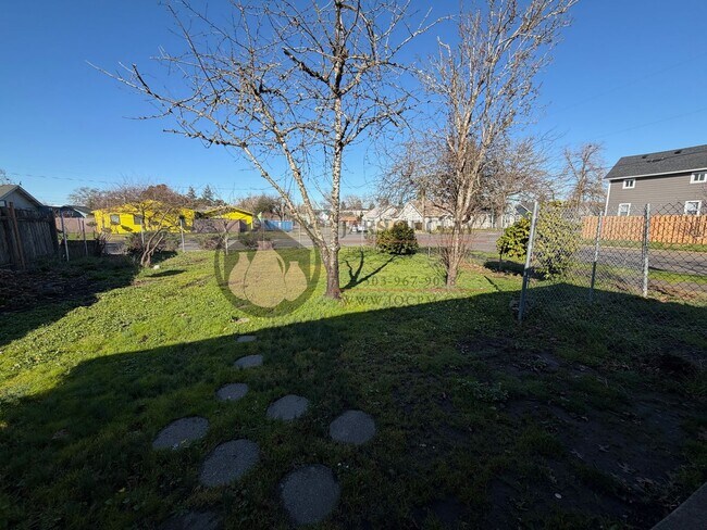 Building Photo - Single Level House- Ready to Move In