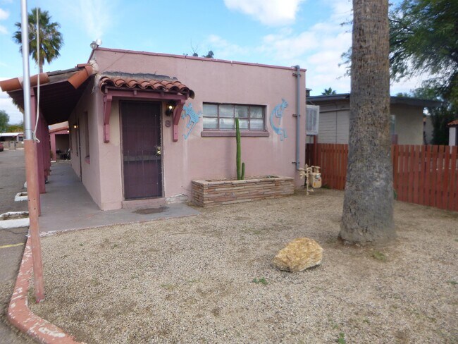 Primary Photo - 1435 E Benson Hwy