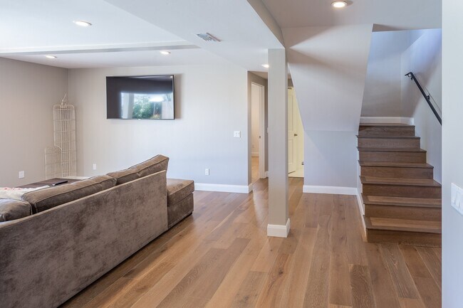 Building Photo - Furnished Oceanview Property