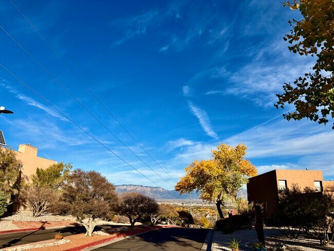 Building Photo - 2700 Vista Grande Dr NW