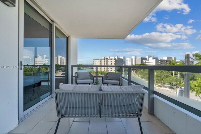 Building Photo - 9261 E Bay Harbor Dr