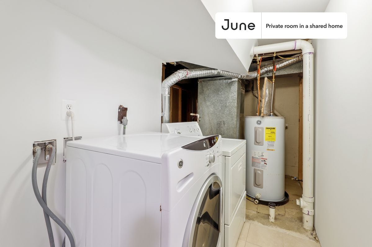 Building Photo - Room in Shared 5 bed/2 bath home in Logan Circle