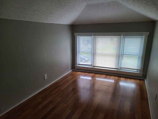 Building Photo - 2 bed 2 bath with bonus areas!  LEASING SPECIAL - MOVE IN BY 5/31/2026 AND RECEIVE 2ND MONTH OF R...
