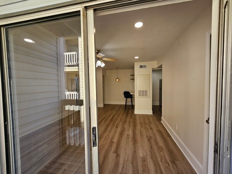 Building Photo - 4833 Zenith St