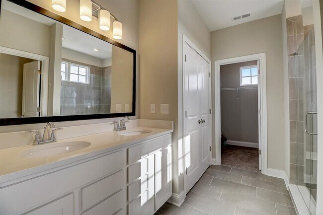 Building Photo - 6971 Pickett Pl