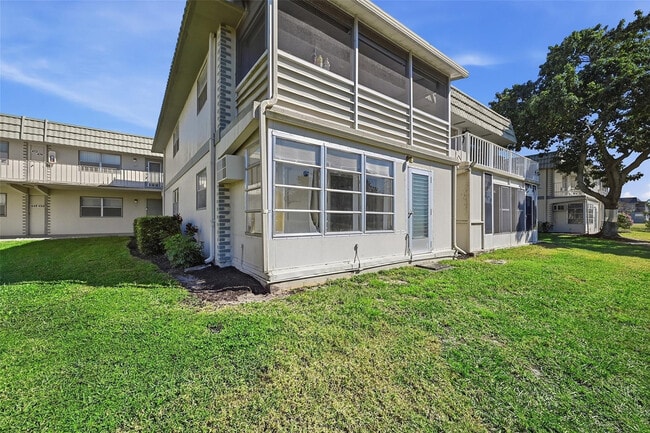 Building Photo - 451 Monaco J