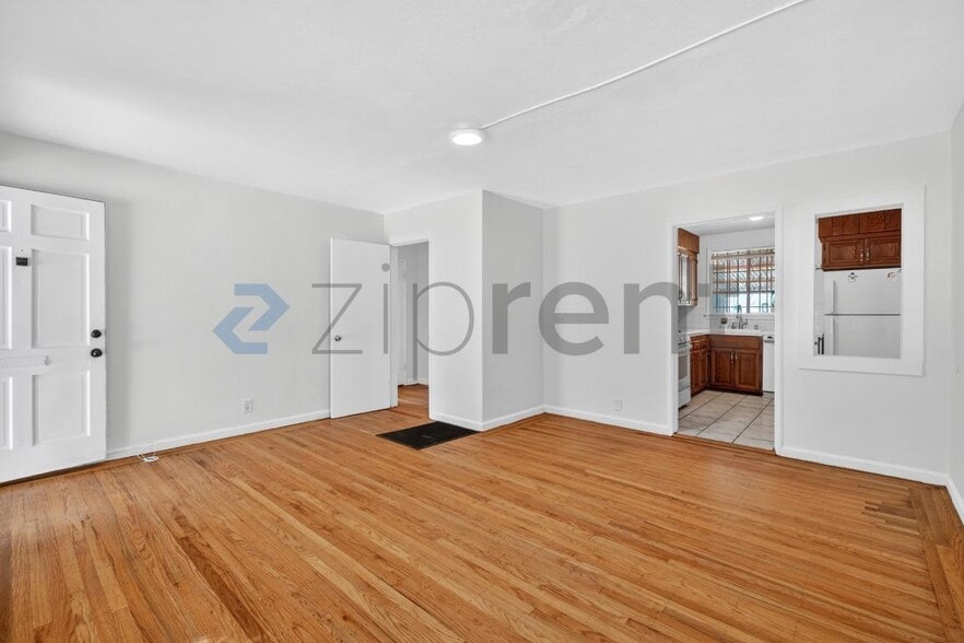Building Photo - Unit